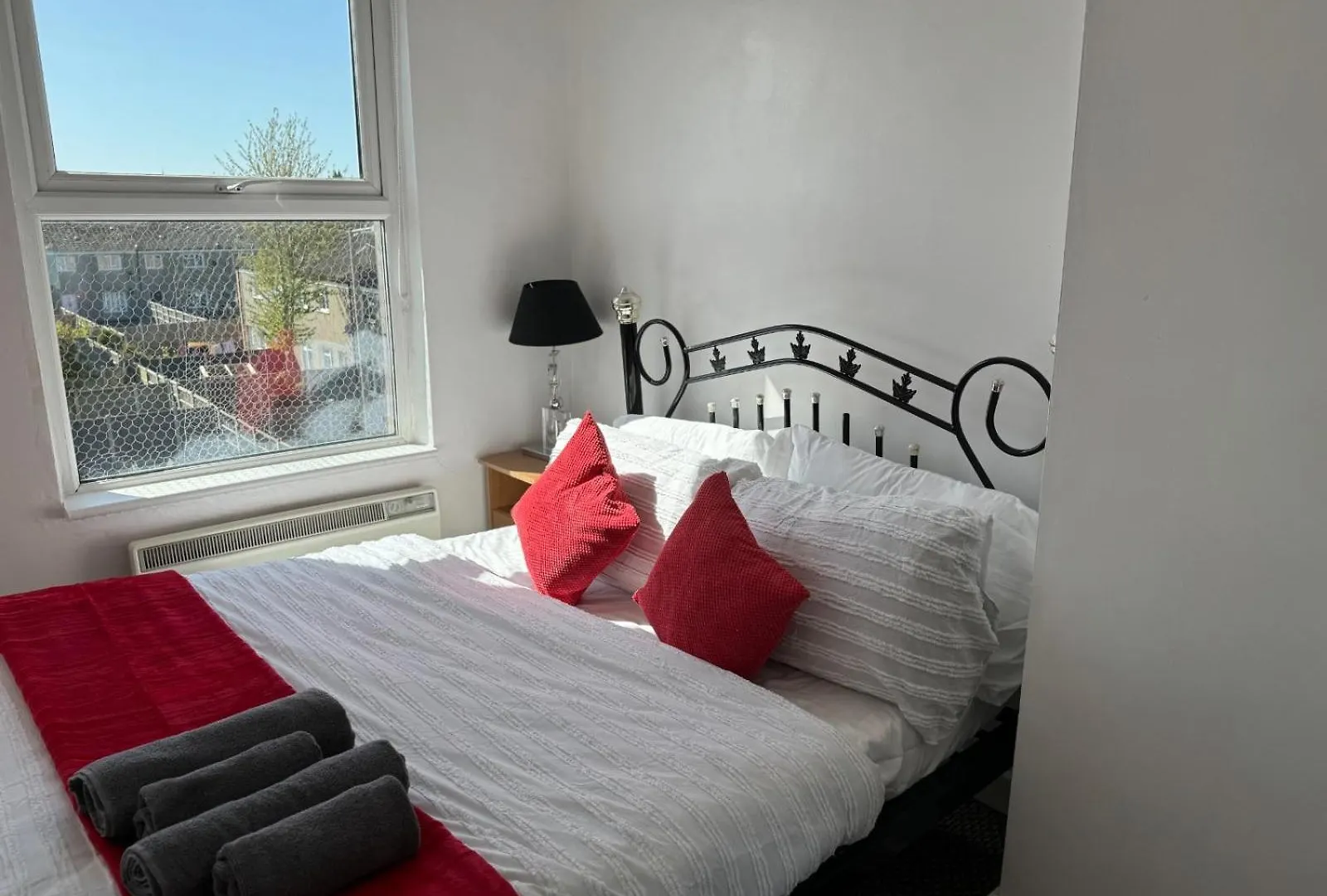 Spacious Family Haven Two Story 4 Bedroom Retreat Liverpool 0*,  United Kingdom