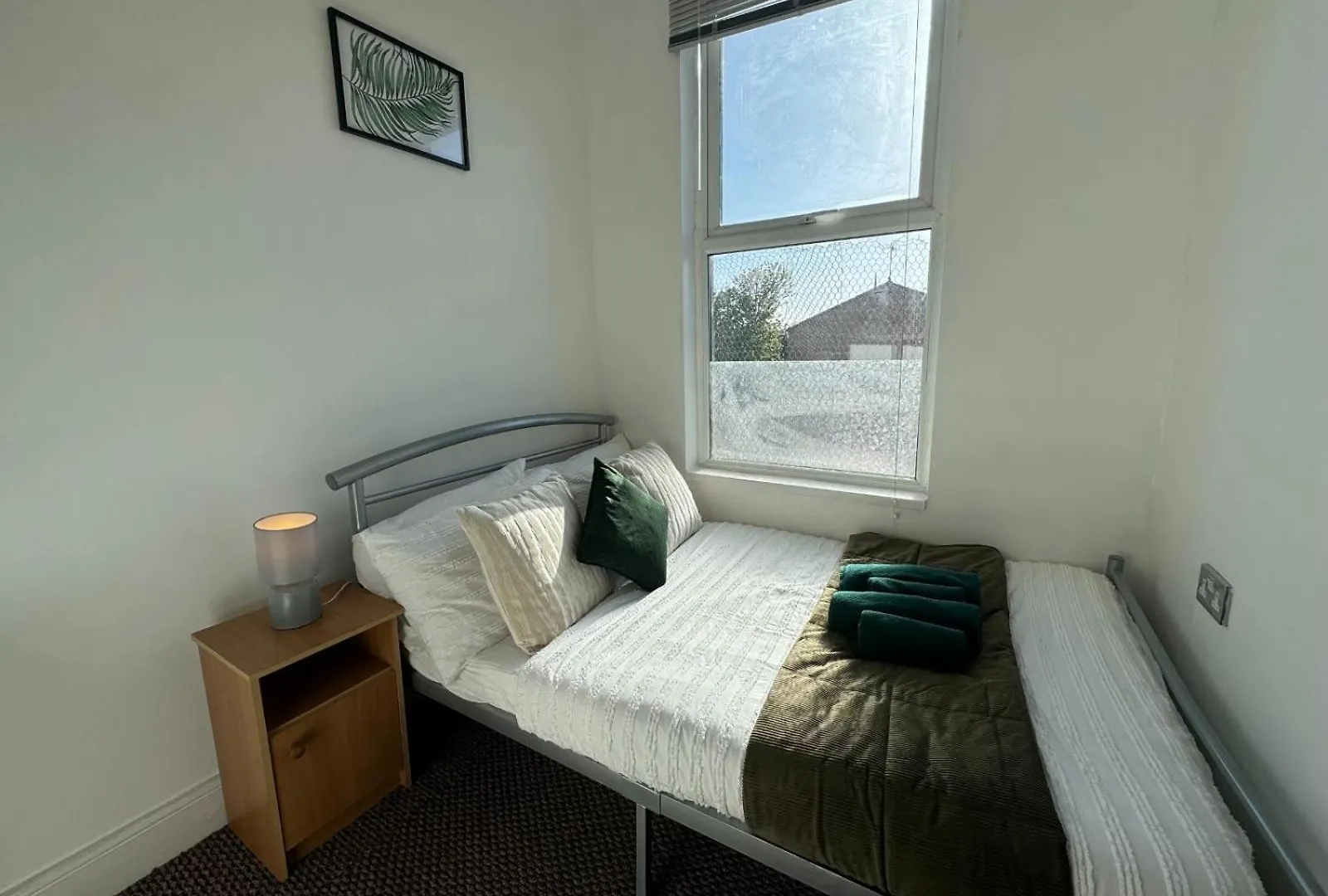 Spacious Family Haven Two Story 4 Bedroom Retreat Liverpool 0*,