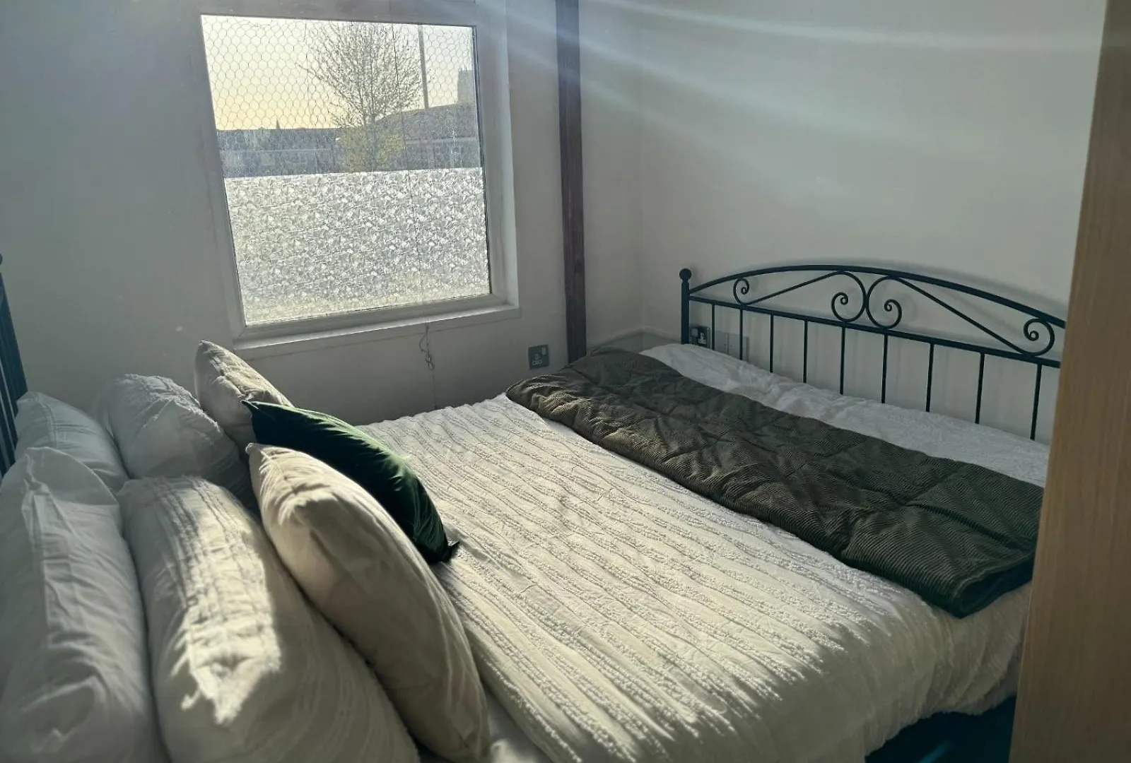 Spacious Family Haven Two Story 4 Bedroom Retreat Liverpool Holiday home