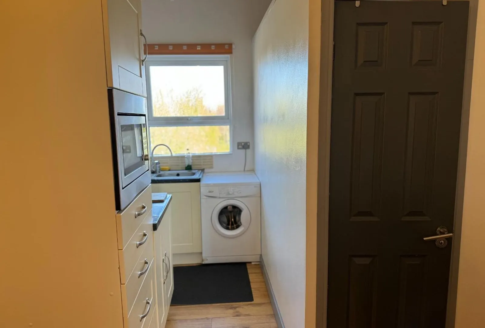 Spacious Family Haven Two Story 4 Bedroom Retreat Liverpool
