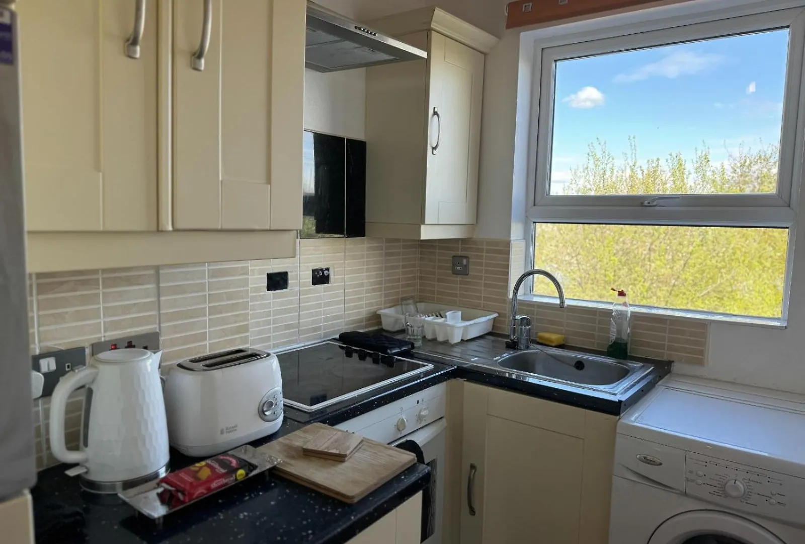 Spacious Family Haven Two Story 4 Bedroom Retreat Liverpool Holiday home