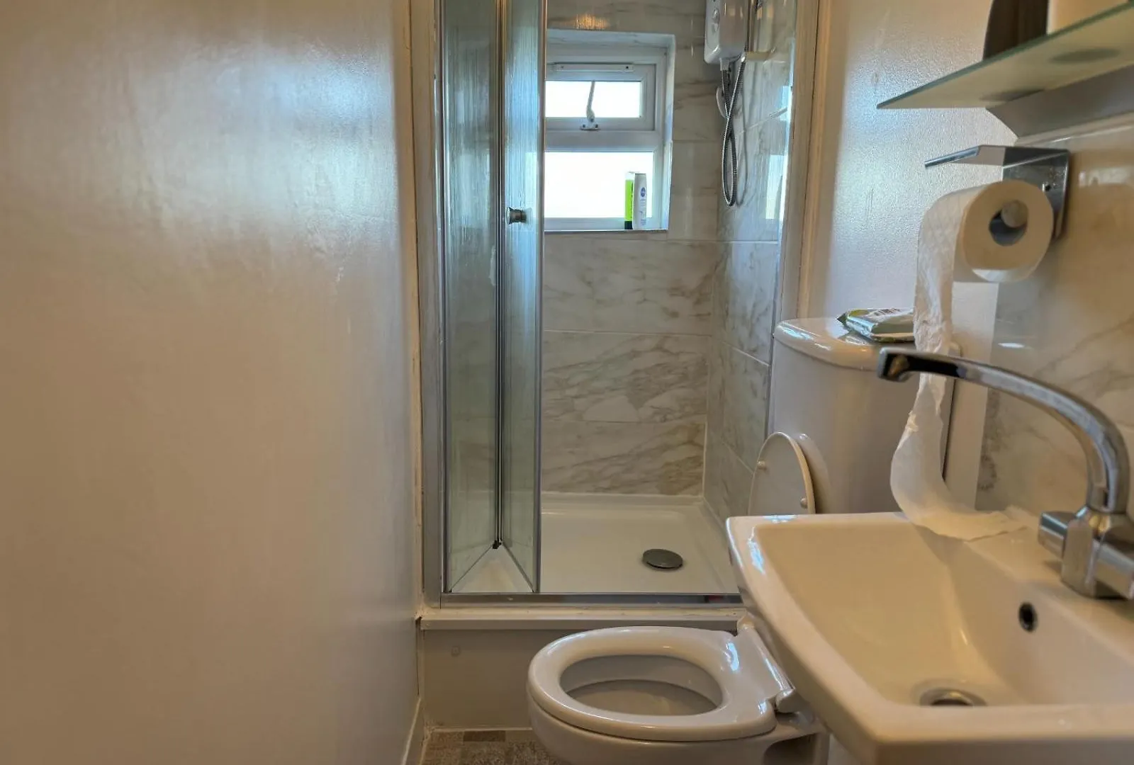 Spacious Family Haven Two Story 4 Bedroom Retreat Liverpool Holiday home