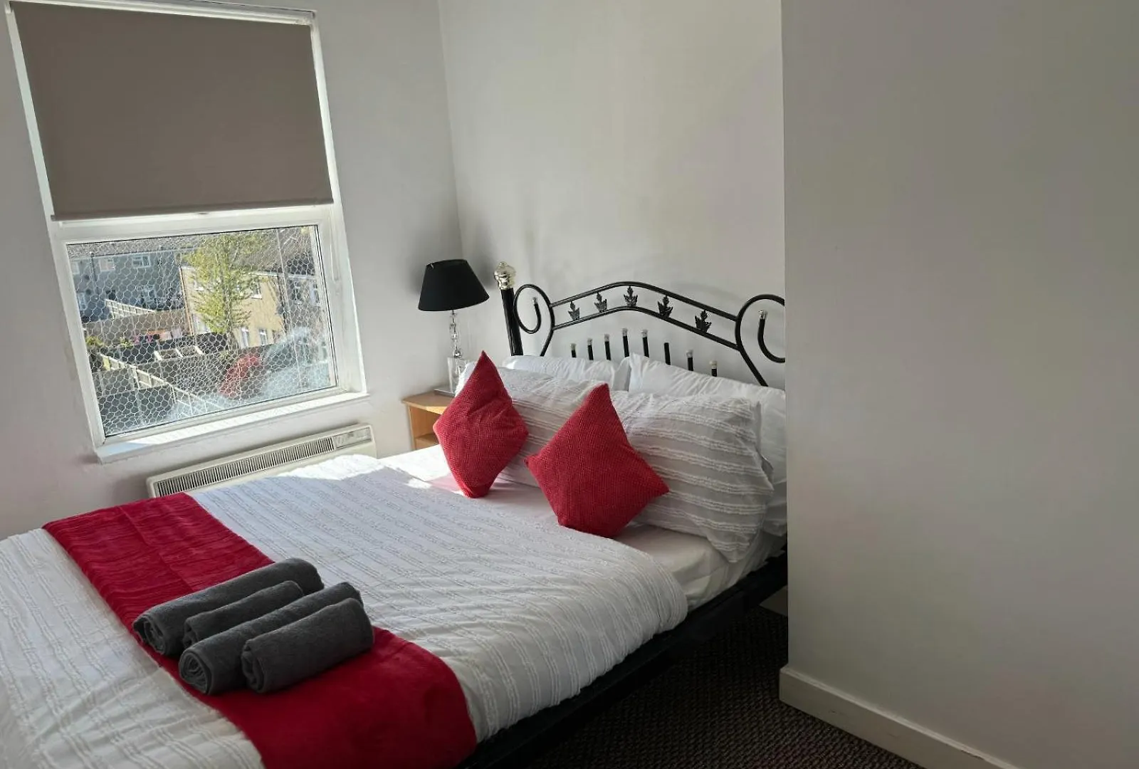 Spacious Family Haven Two Story 4 Bedroom Retreat Liverpool Holiday home