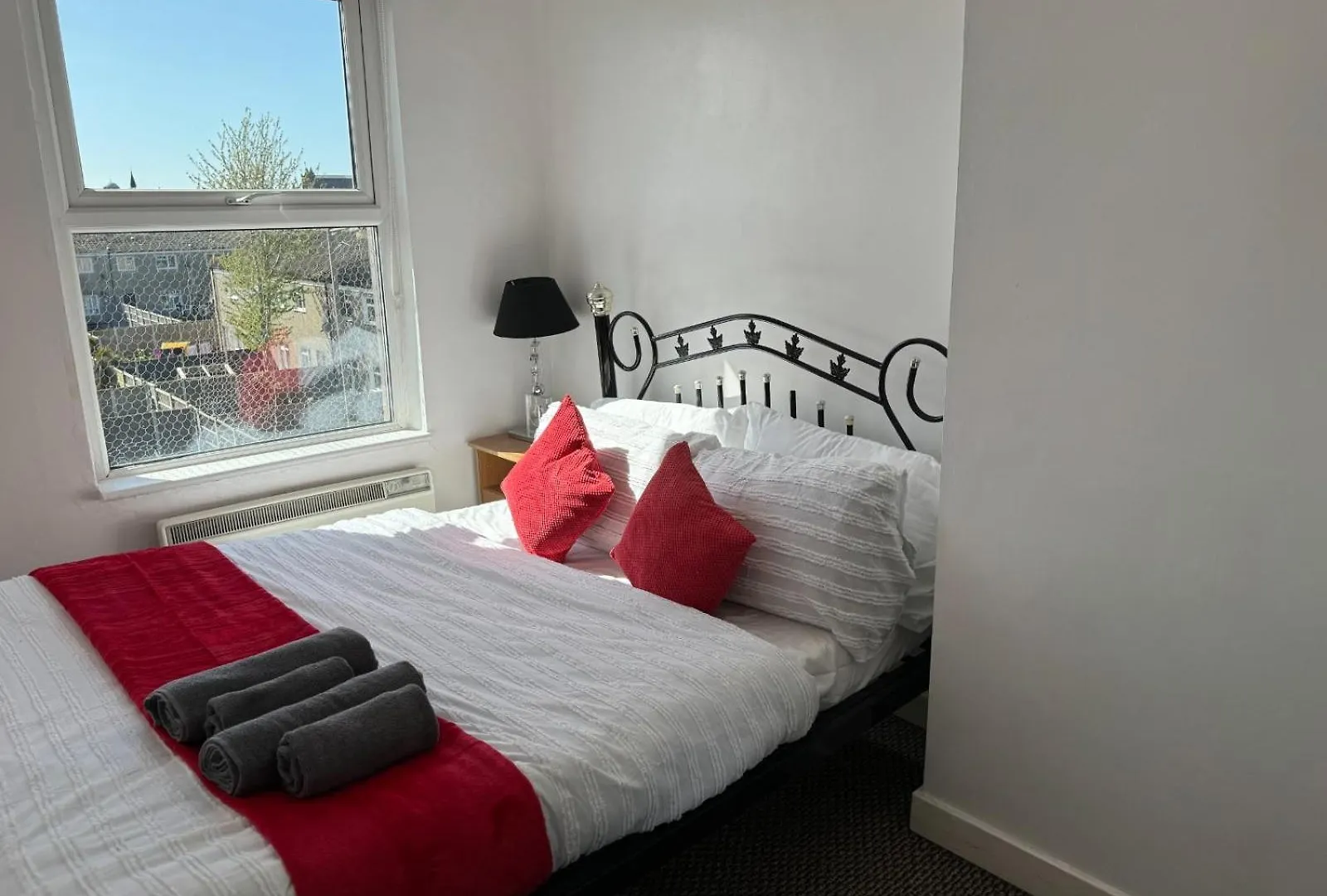 Spacious Family Haven Two Story 4 Bedroom Retreat Liverpool