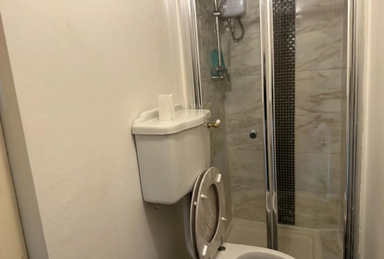 Spacious Family Haven Two Story 4 Bedroom Retreat Liverpool